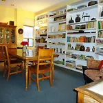 Alan Gardens Bed And Breakfast